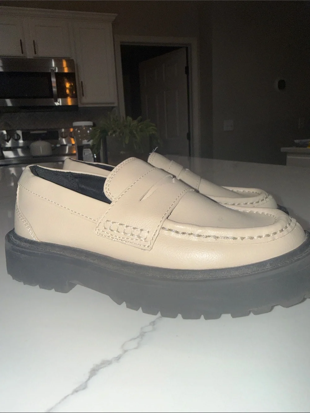 Zara kids size 12.5 ( 30) Lug solePenny Loafer in Beige with Black Platform Sole